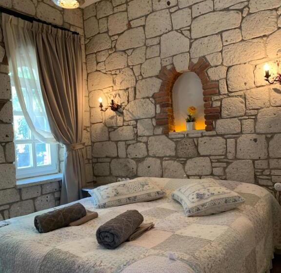 اتاق اکونومی, Yuga Alacati