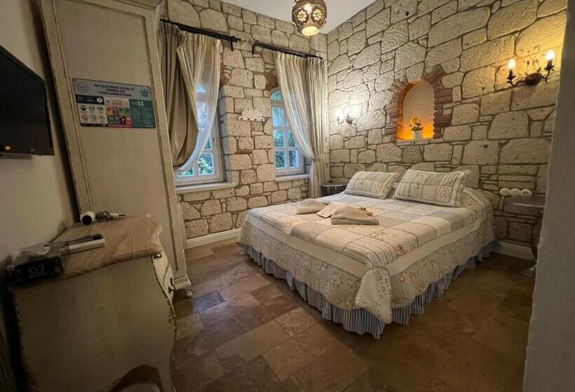 اتاق اکونومی, Yuga Alacati