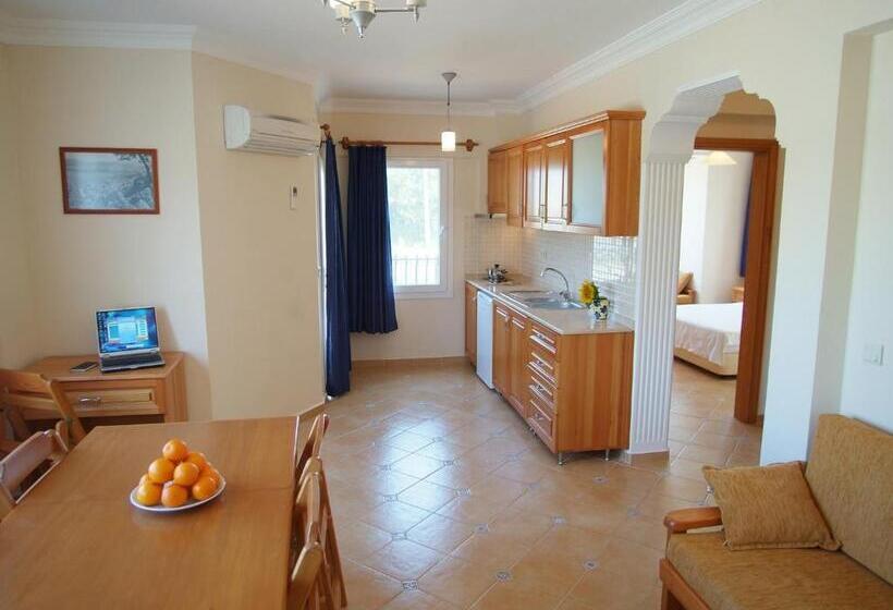 Апартаменты 4 Спальни, Sea Breeze Hotel And Apartments