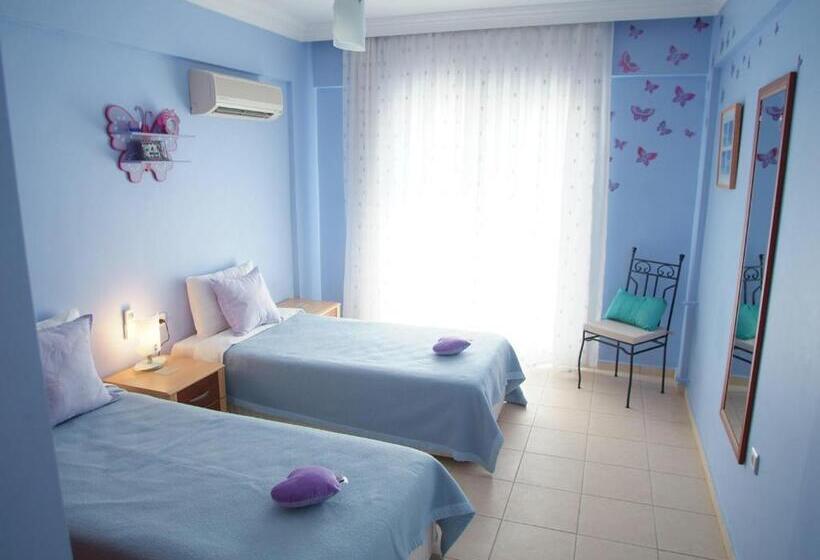 Вилла 3 Спальни, Sea Breeze Hotel And Apartments