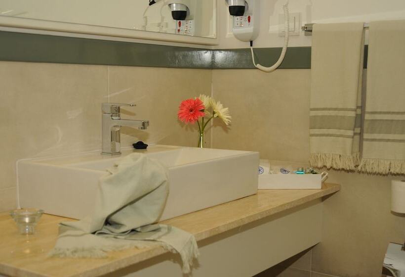 Люкс, Sea Breeze Hotel And Apartments