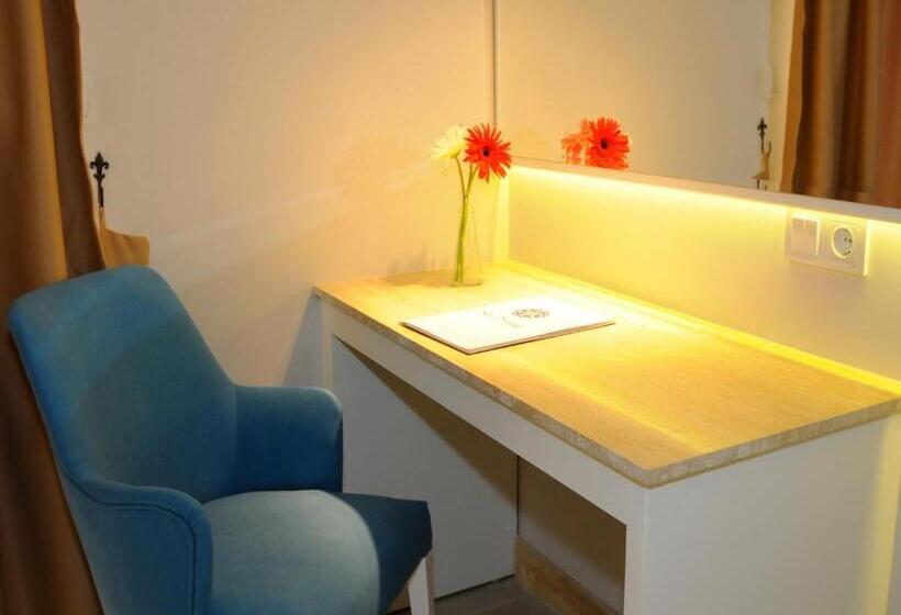 اتاق لوکس, Sea Breeze Hotel And Apartments