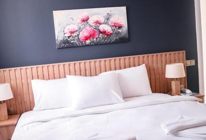 Апартаменты Deluxe 1 Спальня, Sea Breeze Hotel And Apartments
