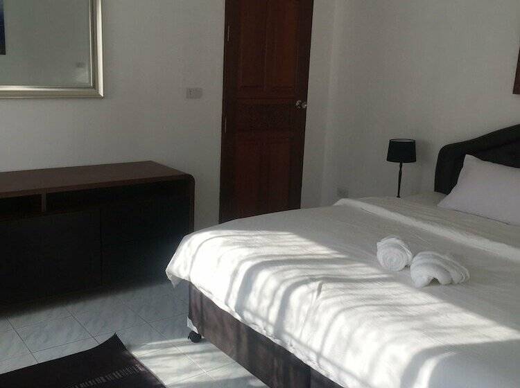 デラックスルーム, Lyndale Lodge