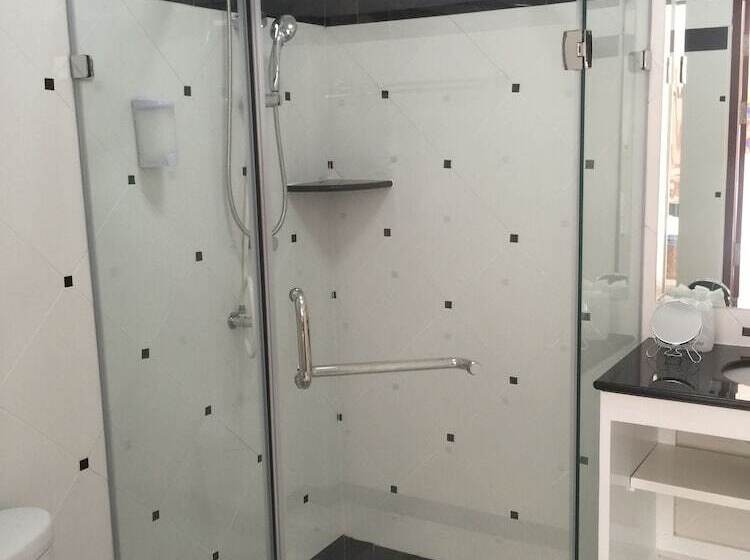 デラックスルーム, Lyndale Lodge