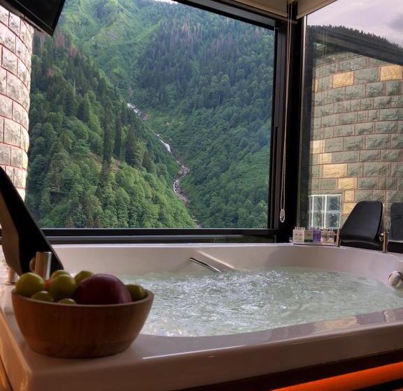 سوئیت رویال, Ayder Villa De Pelit