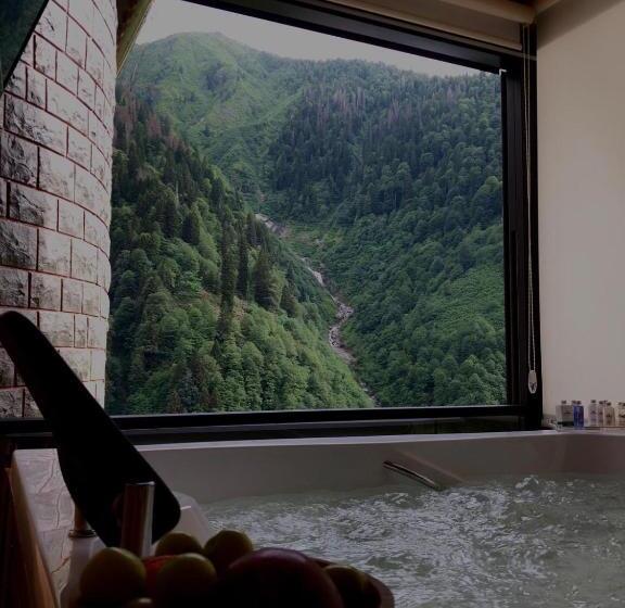 سوئیت رویال, Ayder Villa De Pelit