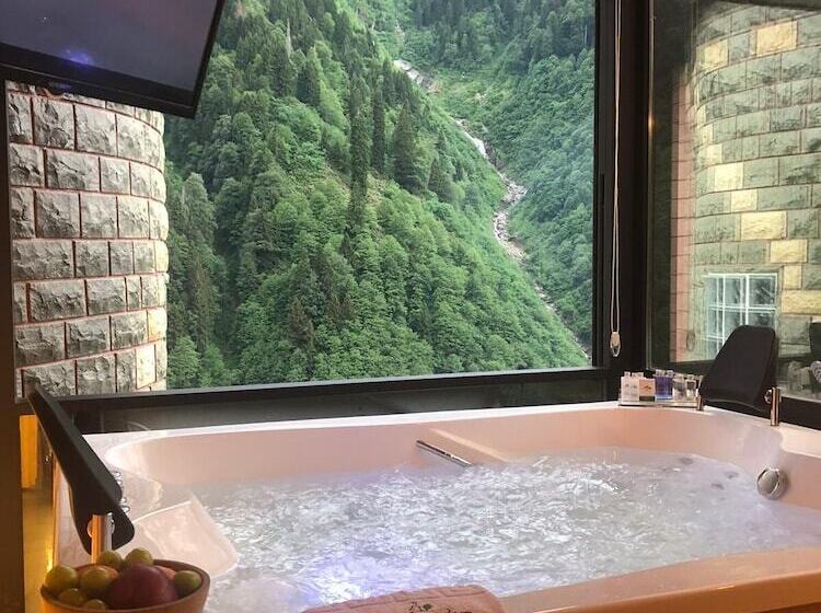 سوئیت رویال, Ayder Villa De Pelit