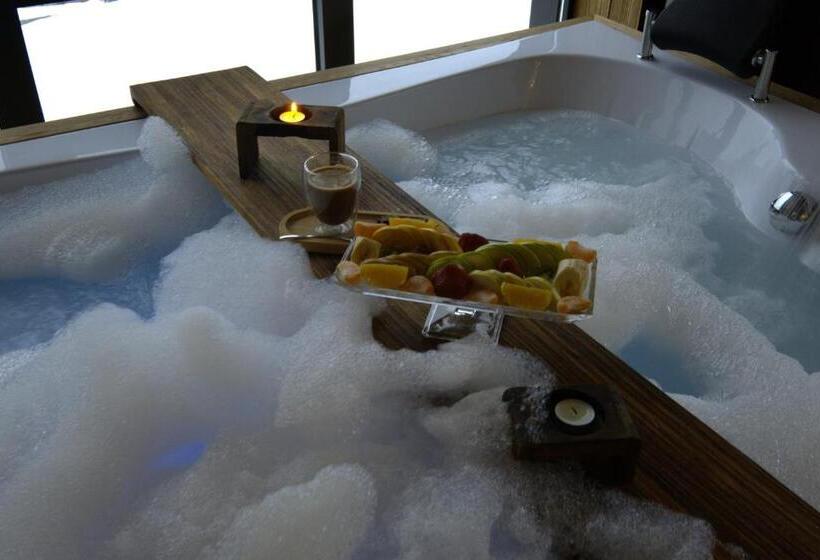 سوئیت با چشمانداز, Ayder Villa De Pelit