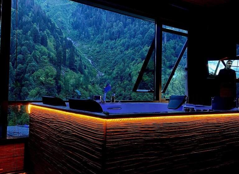 سوئیت با تخت بزرگ, Ayder Villa De Pelit