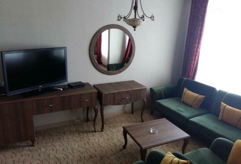 ジュニアスイート, Cihan