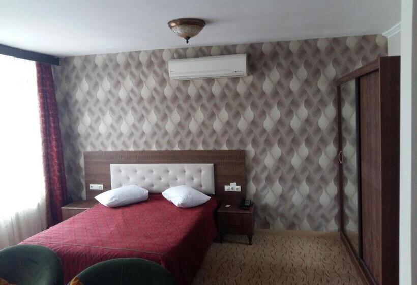 ジュニアスイート, Cihan