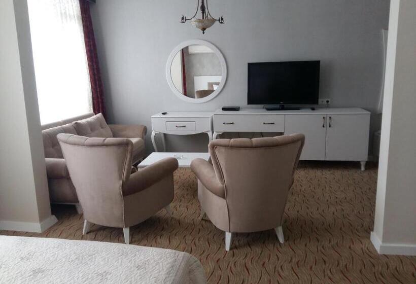 ジュニアスイート, Cihan