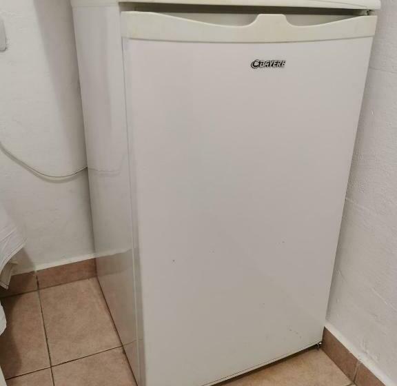 חדר סטנדרט לשלושה, Atara