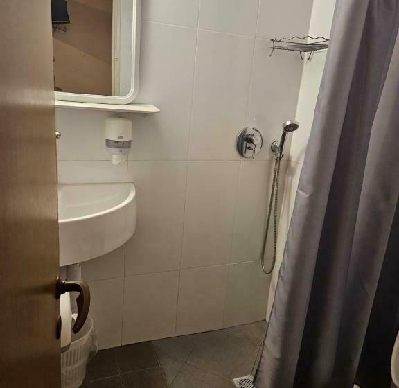 חדר סטנדרט, Atara