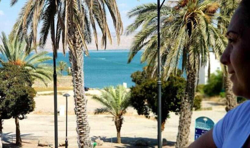 חדר סטנדרט לשלושה, Atara