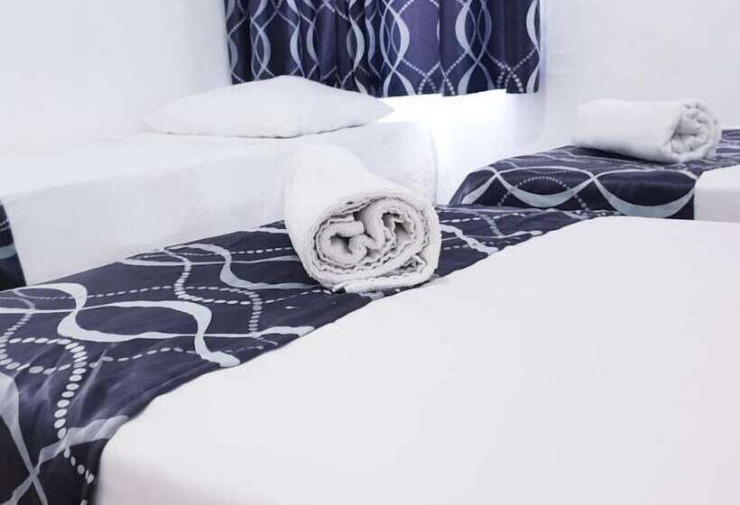 חדר סטנדרט לשלושה, Atara