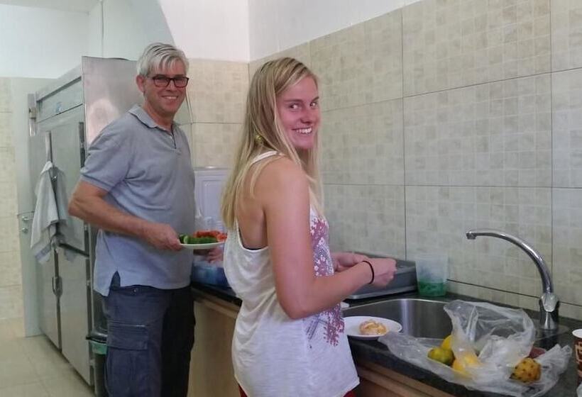 חדר סטנדרט לארבעה, Atara