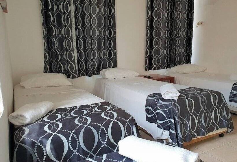 חדר סטנדרט לארבעה, Atara