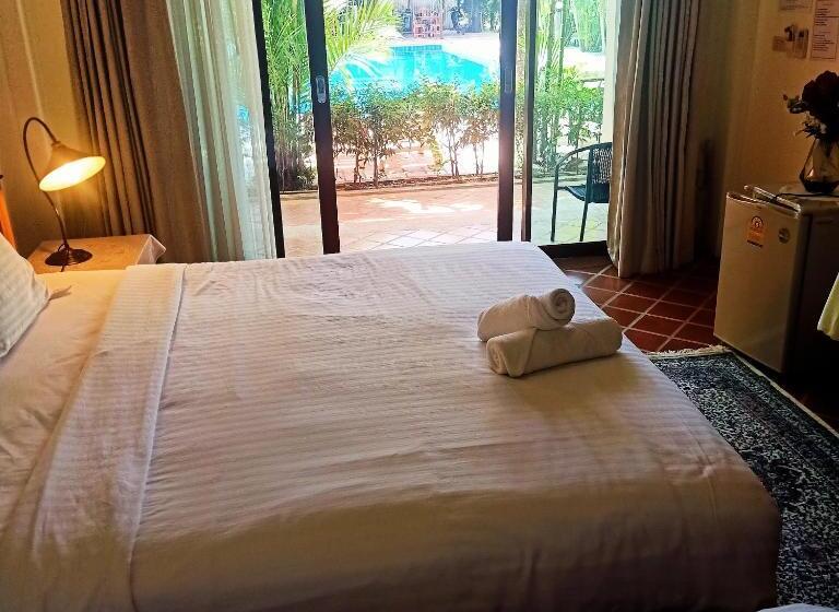 Трехместный Номер Стандарт Вид на Бассейн, Siam Tara Resort Chiangkhong