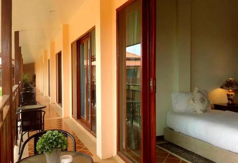 プールの見えるスタンダードトリプルルーム, Siam Tara Resort Chiangkhong
