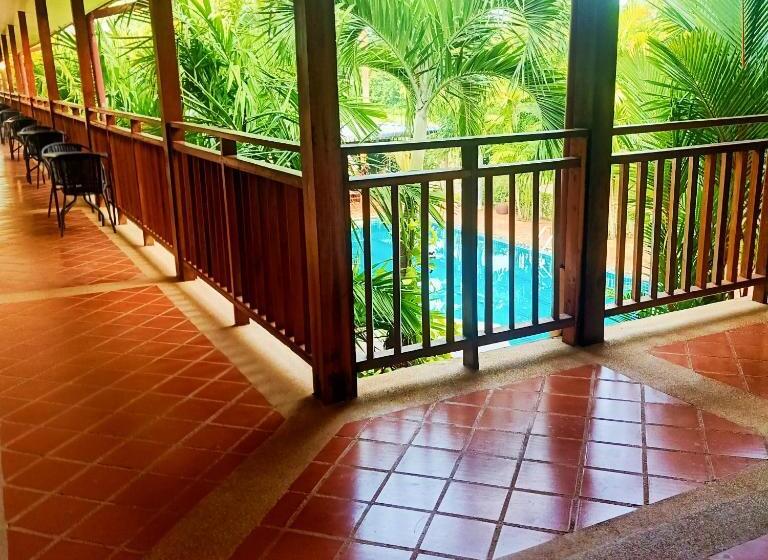 Трехместный Номер Стандарт Вид на Бассейн, Siam Tara Resort Chiangkhong