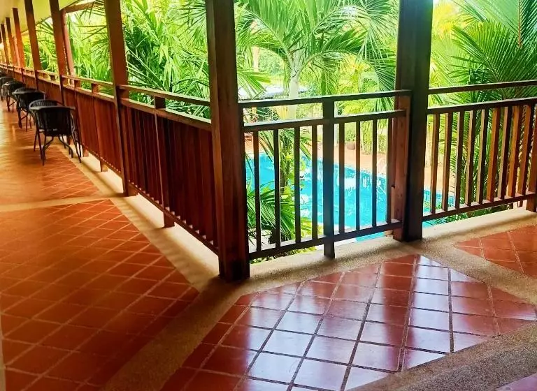 プールの見えるスタンダードトリプルルーム, Siam Tara Resort Chiangkhong