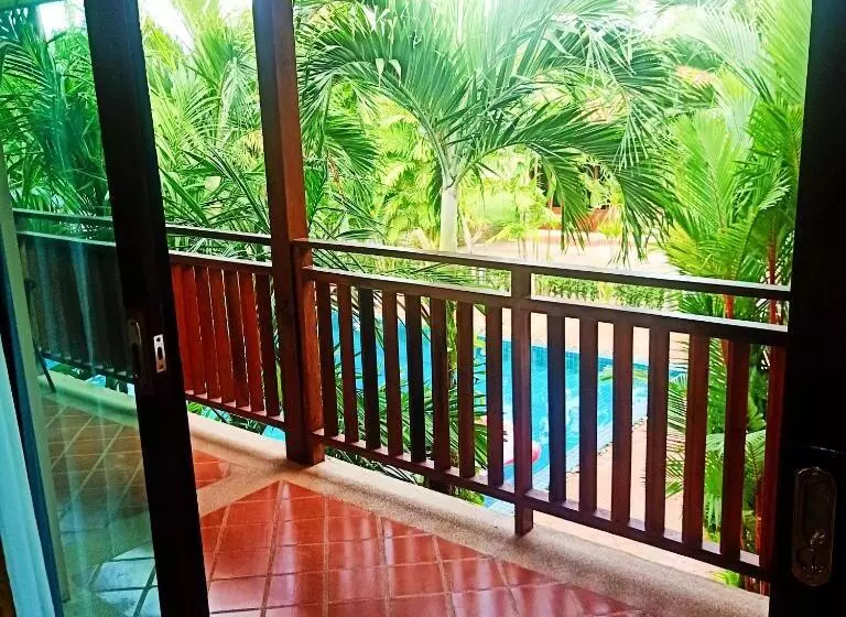 プールの見えるスタンダードトリプルルーム, Siam Tara Resort Chiangkhong