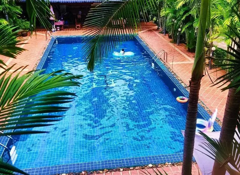 プールの見えるスタンダードトリプルルーム, Siam Tara Resort Chiangkhong