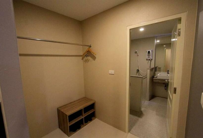 اتاق استاندارد با بالکن, The Coconut