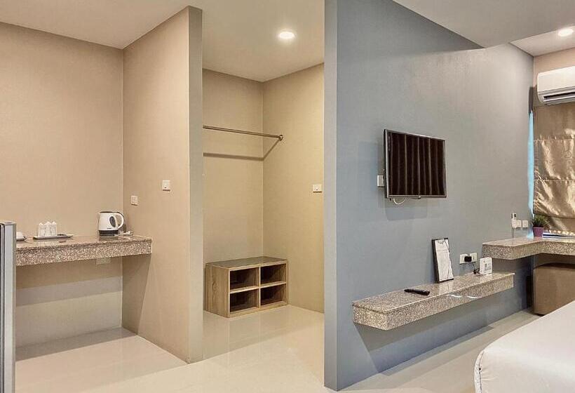 اتاق خانوادگی, The Coconut