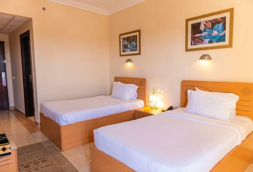 اتاق لوکس با چشمانداز استخر, Tolip Family Club Borg El Arab