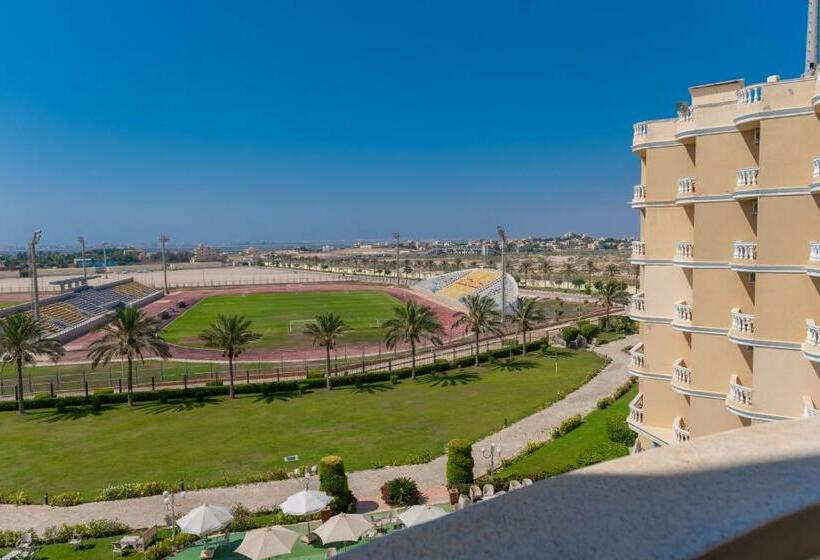 اتاق لوکس با چشمانداز استخر, Tolip Family Club Borg El Arab