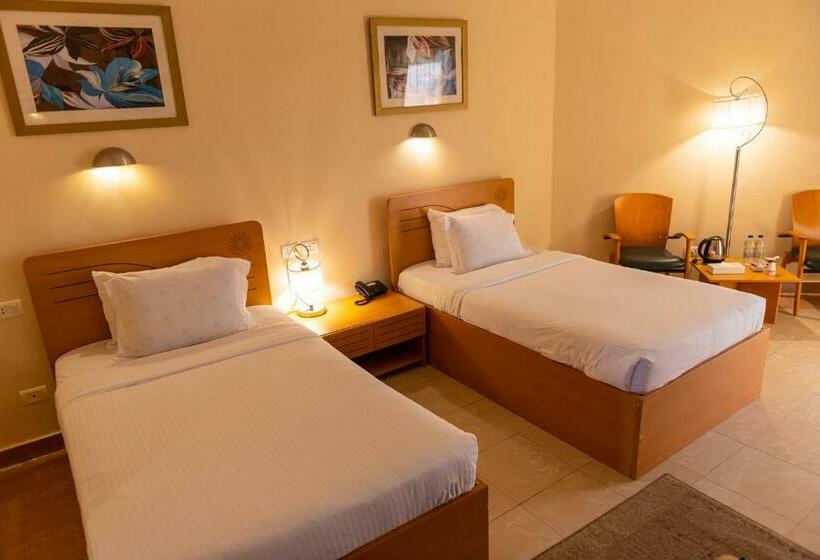 اتاق لوکس با چشمانداز استخر, Tolip Family Club Borg El Arab