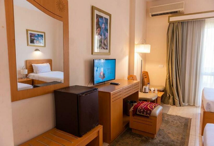 اتاق لوکس با چشمانداز استخر, Tolip Family Club Borg El Arab