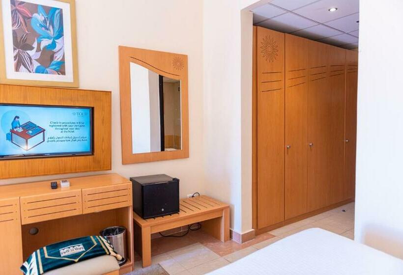 اتاق لوکس با چشمانداز استخر, Tolip Family Club Borg El Arab