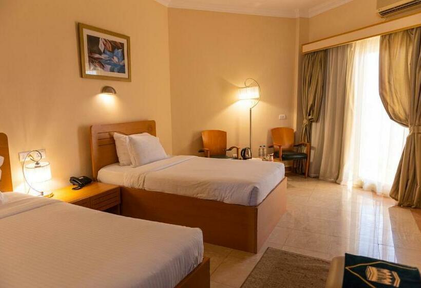 اتاق لوکس با چشمانداز استخر, Tolip Family Club Borg El Arab