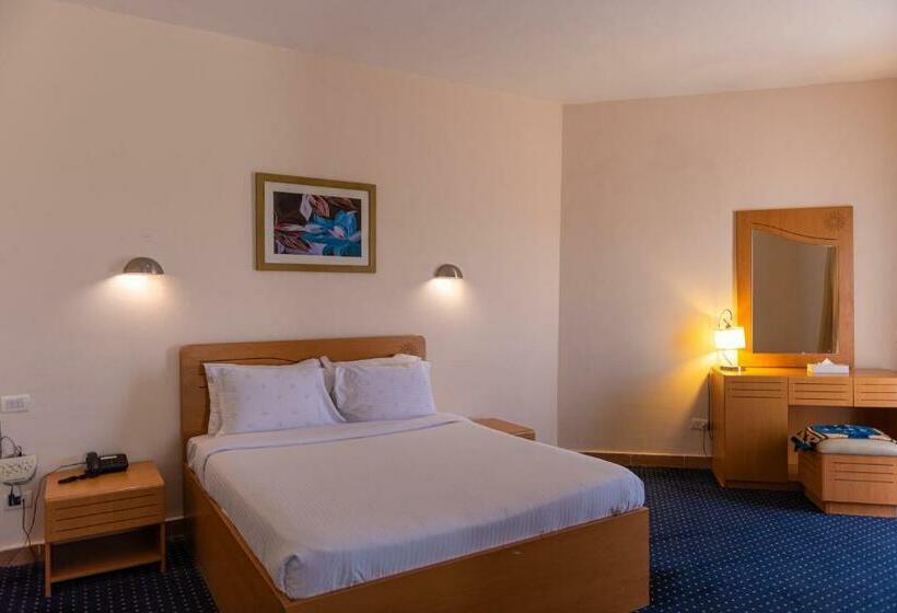 اتاق خانوادگی با چشمانداز استخر, Tolip Family Club Borg El Arab