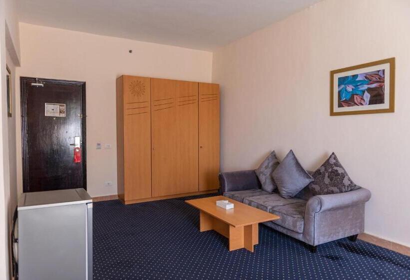 سوییت جونیور با چشمانداز استخر, Tolip Family Club Borg El Arab