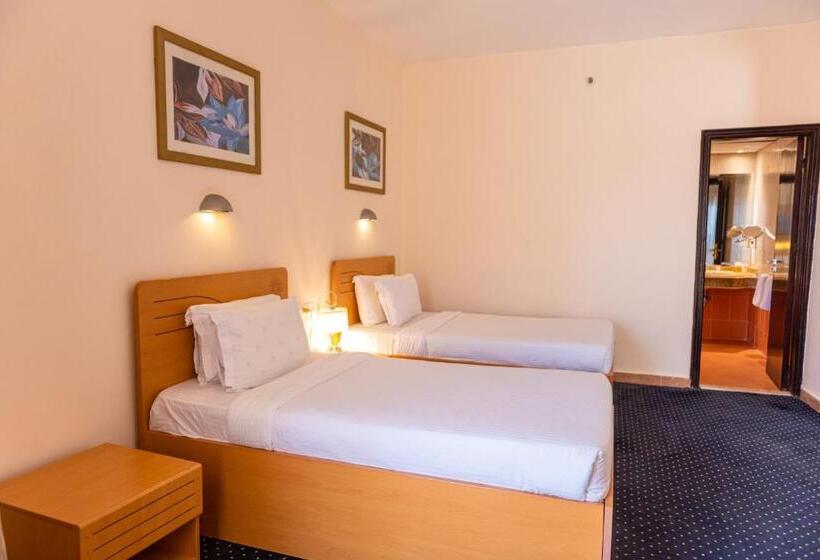 سوییت جونیور با چشمانداز استخر, Tolip Family Club Borg El Arab