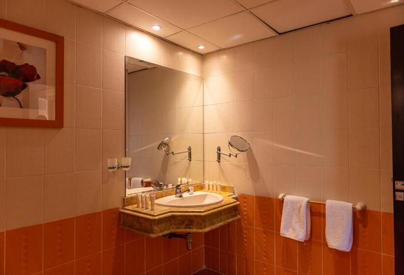 سوییت جونیور با چشمانداز استخر, Tolip Family Club Borg El Arab