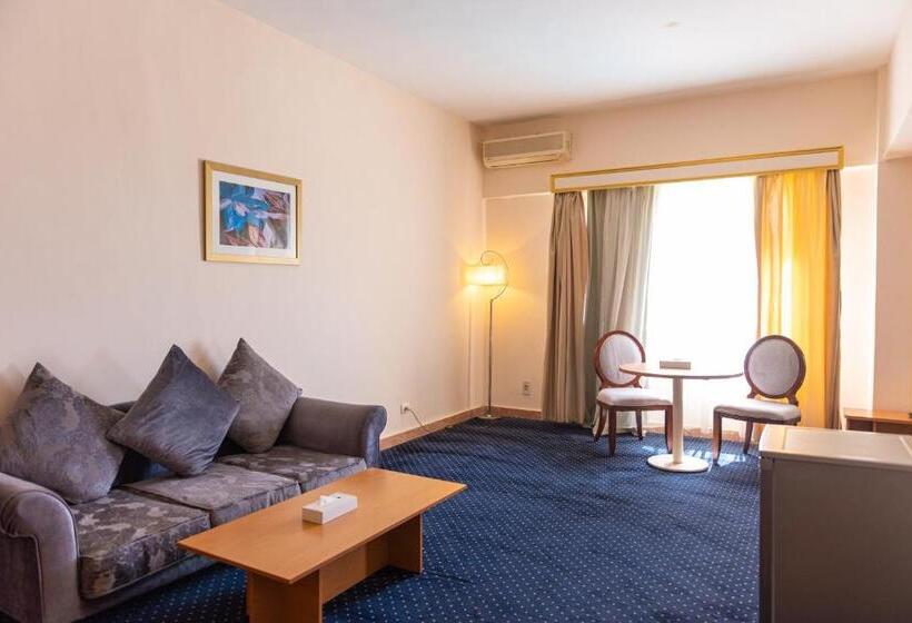 سوییت جونیور با چشمانداز استخر, Tolip Family Club Borg El Arab