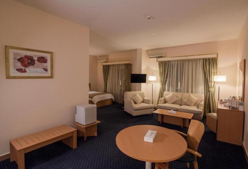 سوییت جونیور با چشمانداز استخر, Tolip Family Club Borg El Arab