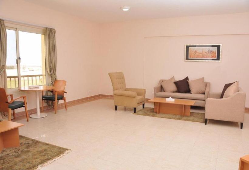 سوییت جونیور با چشمانداز استخر, Tolip Family Club Borg El Arab