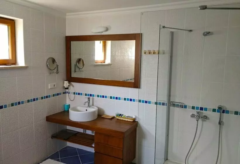 Standard Kolmen Hengen Huone, Zephyros