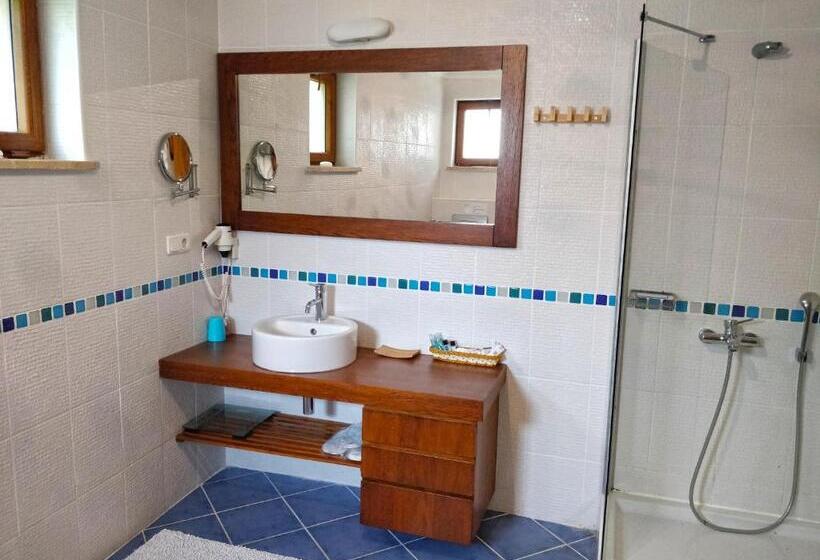 Quarto Familiar, Zephyros