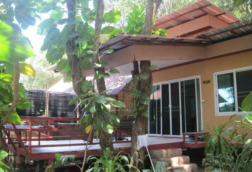 بنجلو قياسى, Jj Beach Resort & Jj Seafood