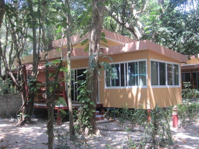 بنجلو ديلوكس, Jj Beach Resort & Jj Seafood