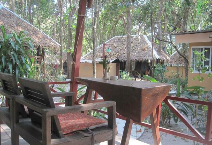 بنجلو ديلوكس, Jj Beach Resort & Jj Seafood