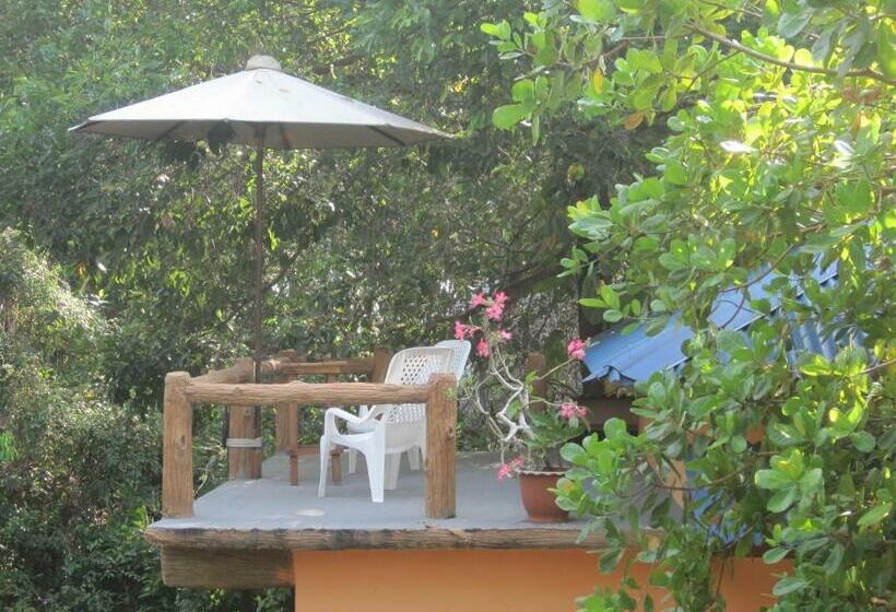 بنجلو ديلوكس, Jj Beach Resort & Jj Seafood